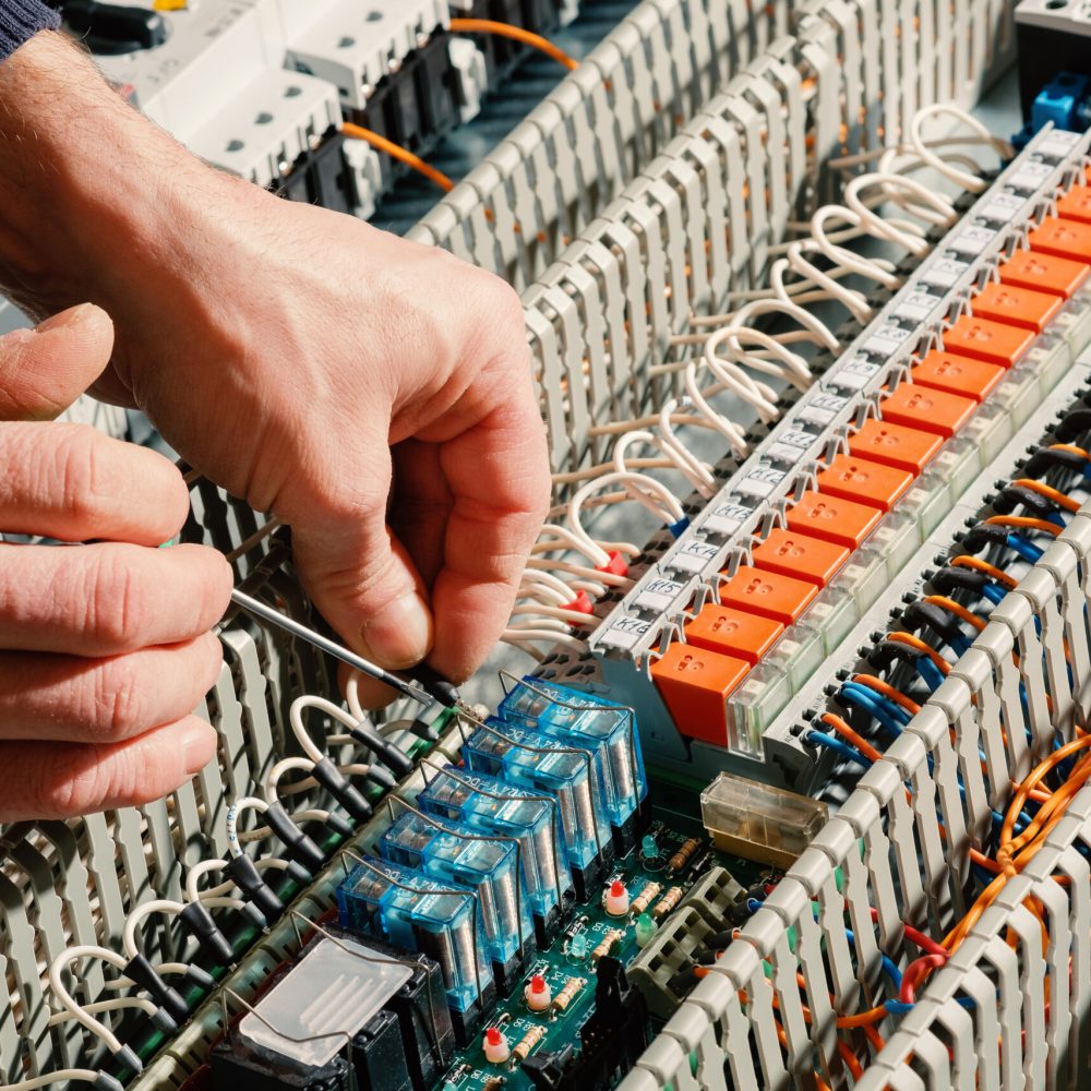 Electrical installation of the control cabinet